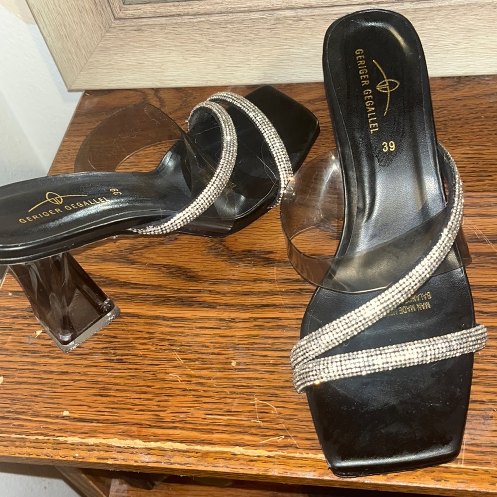 kitten heel